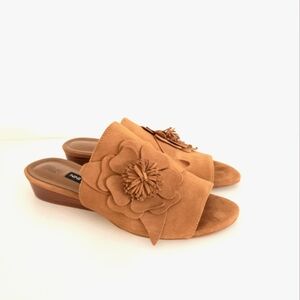 Nine West Lucienne Suede Slide size 6.5 rosette
